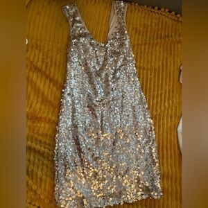 Flirty and fun Guess rose gold / silver  sequin mini party dress! size 4‌‌‌